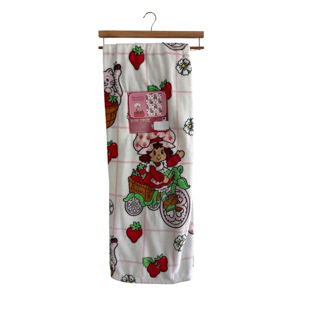 Strawberry Shortcake Plush Throw 50" X 70" Pink & White Polyester Kids Blanket